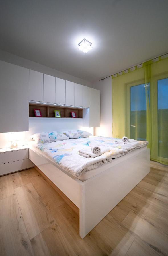Apartments Arbis Lopar Eksteriør billede