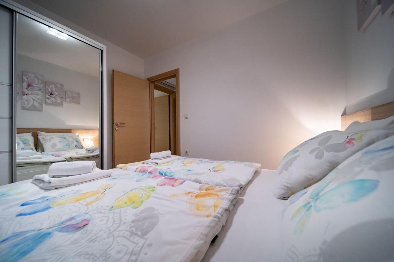 Apartments Arbis Lopar Eksteriør billede