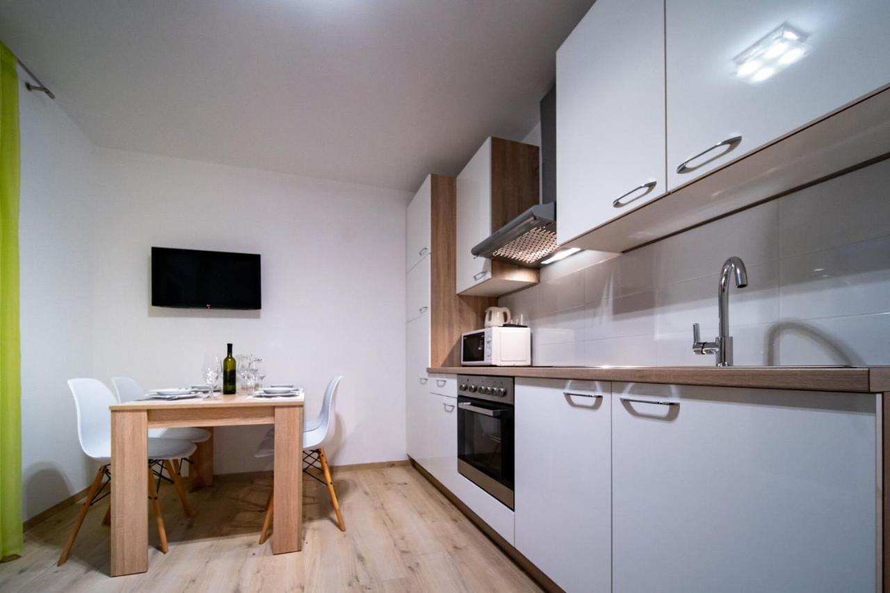 Apartments Arbis Lopar Eksteriør billede