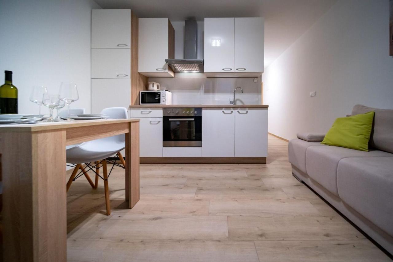 Apartments Arbis Lopar Eksteriør billede