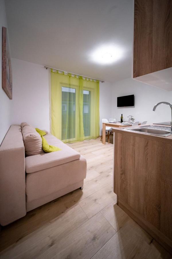 Apartments Arbis Lopar Eksteriør billede