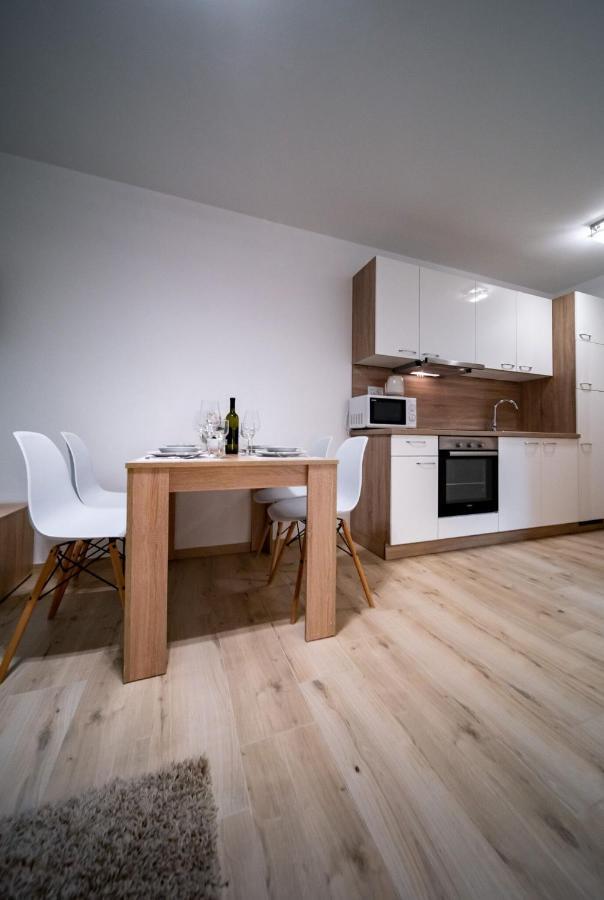 Apartments Arbis Lopar Eksteriør billede