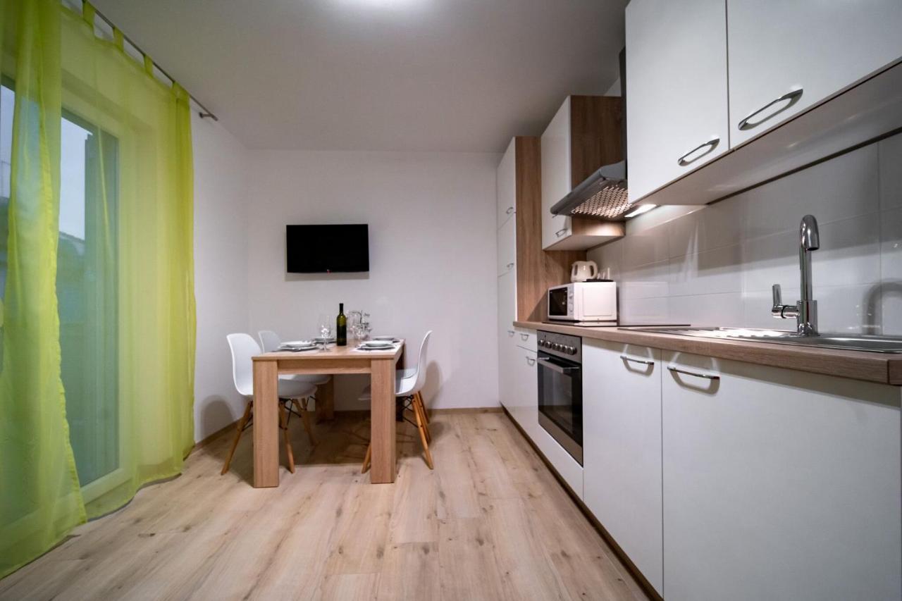 Apartments Arbis Lopar Eksteriør billede