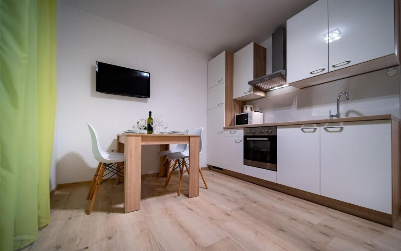 Apartments Arbis Lopar Eksteriør billede