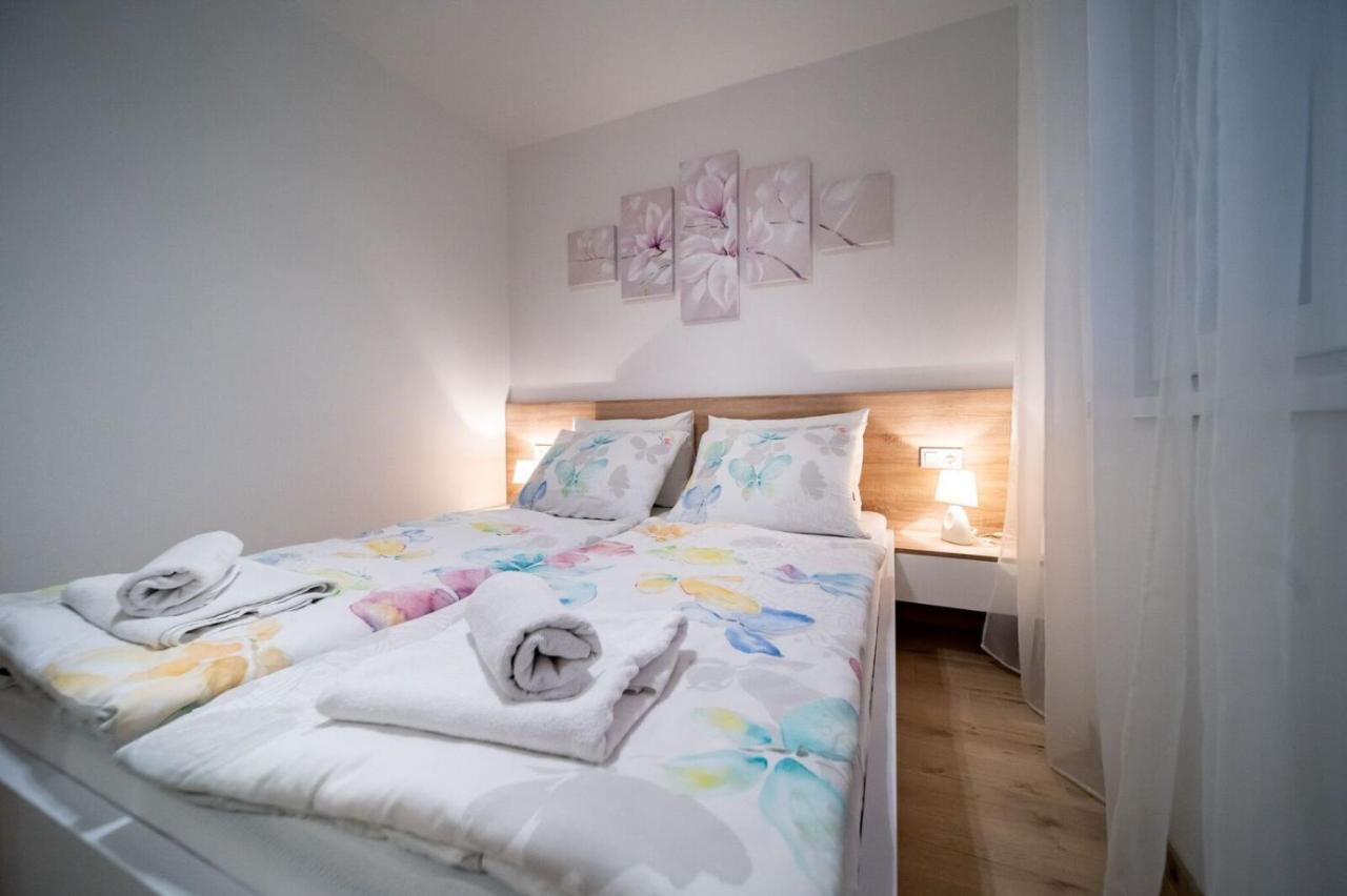 Apartments Arbis Lopar Eksteriør billede