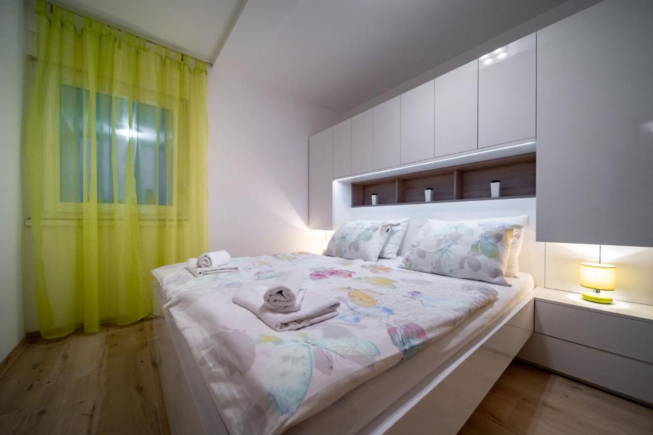 Apartments Arbis Lopar Eksteriør billede